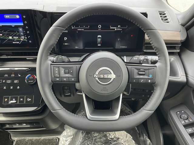 日産 セレナ ハイウェイスター V 道東・釧路十勝 2023(令5)年 1.2万km パールⅡ ・4WD/・純正12.3インチナビ/（Bluetooth・フルセグ・ラジオ・USB・applecarplay・androidauto）/・全方位カメラ/・純正11インチフリップダウンモニター/・プロパイロット/・ビルトインETC2.0/・純正前後ドライブレコーダー/・ハンズフリー両側パワースライドドア/・横滑り防止装置/・衝突被害軽減システム/・置くだけ充電/・ステアリングヒーター/・デジタルインナーミラー/・前席・中席シートヒーター/・ブラインドスポットモニター/・パドルシフト/・ステアリングスイッチ/・前後コーナーセンサー/・純正フロアマット/・ドアバイザー/・LEDヘッドライト/・スマートキー/・プッシュスタート/・アイドリングストップ/・純正16インチアルミホイール/・保証書