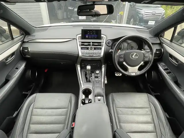 レクサス ＮＸ 300h Fスポーツ 青森県 2016(平28)年 9.3万km ホワイトノーヴァガラスフレーク ・4WD/・純正メーカーナビ/・Bluetooth/フルセグ/・USBポート/・バック/サイドカメラ/・クルーズコントロール/・本革シート/・エアシート/・シートヒーター/・オートライト/・パドルシフト/・オートブレーキホールド/・プッシュスタート/・スマートキー/・純正LEDヘッドライト/・純正18AW/・保証書・取説あり