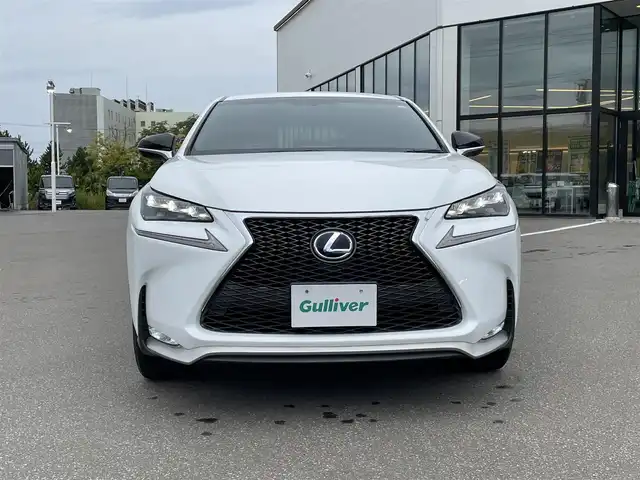 レクサス ＮＸ 300h Fスポーツ 青森県 2016(平28)年 9.3万km ホワイトノーヴァガラスフレーク ・4WD/・純正メーカーナビ/・Bluetooth/フルセグ/・USBポート/・バック/サイドカメラ/・クルーズコントロール/・本革シート/・エアシート/・シートヒーター/・オートライト/・パドルシフト/・オートブレーキホールド/・プッシュスタート/・スマートキー/・純正LEDヘッドライト/・純正18AW/・保証書・取説あり