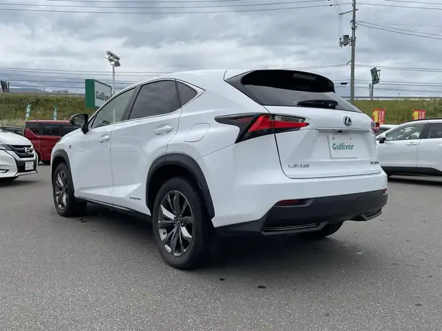 レクサス ＮＸ 300h Fスポーツ 青森県 2016(平28)年 9.3万km ホワイトノーヴァガラスフレーク ・4WD/・純正メーカーナビ/・Bluetooth/フルセグ/・USBポート/・バック/サイドカメラ/・クルーズコントロール/・本革シート/・エアシート/・シートヒーター/・オートライト/・パドルシフト/・オートブレーキホールド/・プッシュスタート/・スマートキー/・純正LEDヘッドライト/・純正18AW/・保証書・取説あり