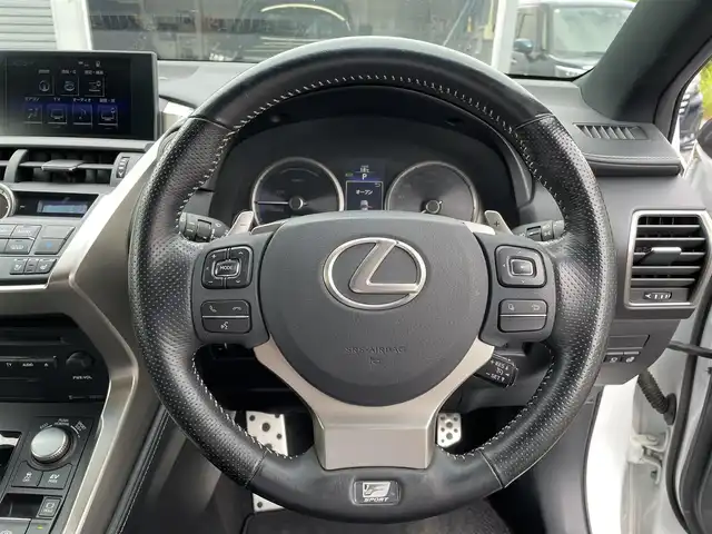 レクサス ＮＸ 300h Fスポーツ 青森県 2016(平28)年 9.3万km ホワイトノーヴァガラスフレーク ・4WD/・純正メーカーナビ/・Bluetooth/フルセグ/・USBポート/・バック/サイドカメラ/・クルーズコントロール/・本革シート/・エアシート/・シートヒーター/・オートライト/・パドルシフト/・オートブレーキホールド/・プッシュスタート/・スマートキー/・純正LEDヘッドライト/・純正18AW/・保証書・取説あり