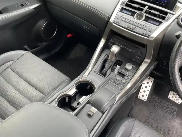 レクサス ＮＸ 300h Fスポーツ 青森県 2016(平28)年 9.3万km ホワイトノーヴァガラスフレーク ・4WD/・純正メーカーナビ/・Bluetooth/フルセグ/・USBポート/・バック/サイドカメラ/・クルーズコントロール/・本革シート/・エアシート/・シートヒーター/・オートライト/・パドルシフト/・オートブレーキホールド/・プッシュスタート/・スマートキー/・純正LEDヘッドライト/・純正18AW/・保証書・取説あり