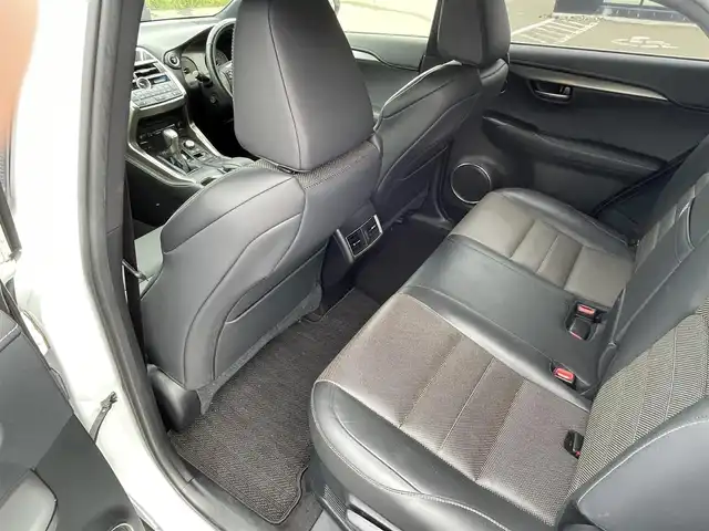 レクサス ＮＸ 300h Fスポーツ 青森県 2016(平28)年 9.3万km ホワイトノーヴァガラスフレーク ・4WD/・純正メーカーナビ/・Bluetooth/フルセグ/・USBポート/・バック/サイドカメラ/・クルーズコントロール/・本革シート/・エアシート/・シートヒーター/・オートライト/・パドルシフト/・オートブレーキホールド/・プッシュスタート/・スマートキー/・純正LEDヘッドライト/・純正18AW/・保証書・取説あり