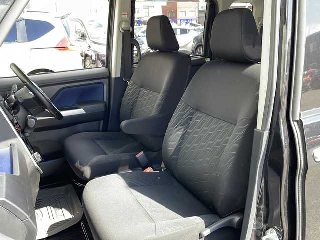 トヨタ ルーミー カスタムG S 道北・旭川 2017(平29)年 3.6万km ブラックマイカメタリック /４WD//寒冷地仕様//禁煙車//社外ナビ/CD/DVD/SD/BT/TV//両側パワースライドドア//バックカメラ//オートエアコン//フロントデアイサー//革巻きステアリング//ステアリングスイッチ//クルーズコントロール//スマートアシスト２/衝突回避支援ブレーキ機能/誤発進抑制機能/車線逸脱警報機能/先行車発進お知らせ機能//アイドリングストップ//オートライト//LEDヘッドライト//フォグランプ//ドアミラーウィンカー//電動格納ミラー//ドアバイザー//純正フロアマット//スマートキー//プッシュスタート//社外14インチアルミ付冬タイヤ積み込み