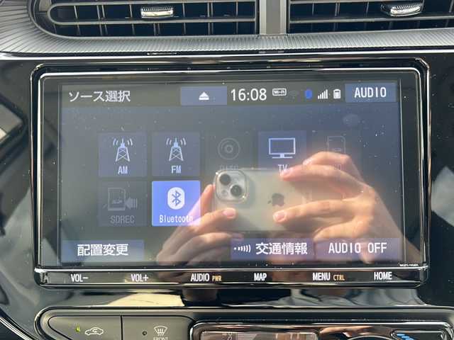 トヨタ アクア クロスオーバー 沖縄県 2019(平31)年 6.5万km ベージュ 純正ナビ（ＡＭ／ＦＭ／ＣＤ／ＤＶＤ／ＢＴ）　/フルセグＴＶ　/バックカメラ　/衝突軽減防止装置　/ドラレコ　/ＥＴＣ　/前後コーナーセンサー　/レーンキープアシスト　/横滑り防止