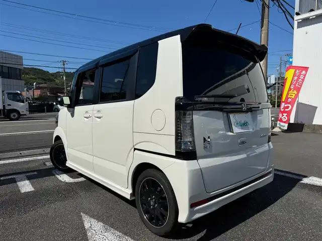 ホンダ Ｎ ＢＯＸ 2トーン カスタム ターボSSパッケージ 静岡県 2016(平28)年 3.2万km プレミアムホワイトパールⅡ 1オーナー・保証書/走行31503キロ（登録時）/シティブレーキアクティブシステム/純正インターナビ・地デジ/バックカメラ/ビルトインETC/Bluetoothオーディオ/ハーフレザーシート/前席シートヒーター/両側パワースライドドア/パドルシフト/クルーズコントロール/スマートキー×2/プッシュスタート/HIDヘッドライト/フォグランプ/ウィンカードアミラー/後席ロールサンシェード/純正15インチアルミホイール/WエアB＋サイドエアB/カーテンエアB/純正ドアバイザー/純正フロアマット/車両取説＋ナビ取説