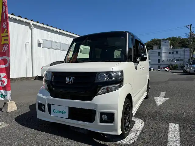 ホンダ Ｎ ＢＯＸ 2トーン カスタム ターボSSパッケージ 静岡県 2016(平28)年 3.2万km プレミアムホワイトパールⅡ 1オーナー・保証書/走行31503キロ（登録時）/シティブレーキアクティブシステム/純正インターナビ・地デジ/バックカメラ/ビルトインETC/Bluetoothオーディオ/ハーフレザーシート/前席シートヒーター/両側パワースライドドア/パドルシフト/クルーズコントロール/スマートキー×2/プッシュスタート/HIDヘッドライト/フォグランプ/ウィンカードアミラー/後席ロールサンシェード/純正15インチアルミホイール/WエアB＋サイドエアB/カーテンエアB/純正ドアバイザー/純正フロアマット/車両取説＋ナビ取説
