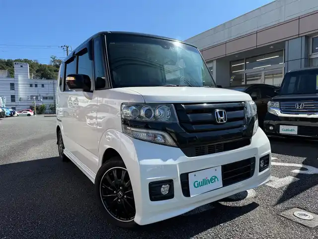 ホンダ Ｎ ＢＯＸ 2トーン カスタム ターボSSパッケージ 静岡県 2016(平28)年 3.2万km プレミアムホワイトパールⅡ 1オーナー・保証書/走行31503キロ（登録時）/シティブレーキアクティブシステム/純正インターナビ・地デジ/バックカメラ/ビルトインETC/Bluetoothオーディオ/ハーフレザーシート/前席シートヒーター/両側パワースライドドア/パドルシフト/クルーズコントロール/スマートキー×2/プッシュスタート/HIDヘッドライト/フォグランプ/ウィンカードアミラー/後席ロールサンシェード/純正15インチアルミホイール/WエアB＋サイドエアB/カーテンエアB/純正ドアバイザー/純正フロアマット/車両取説＋ナビ取説