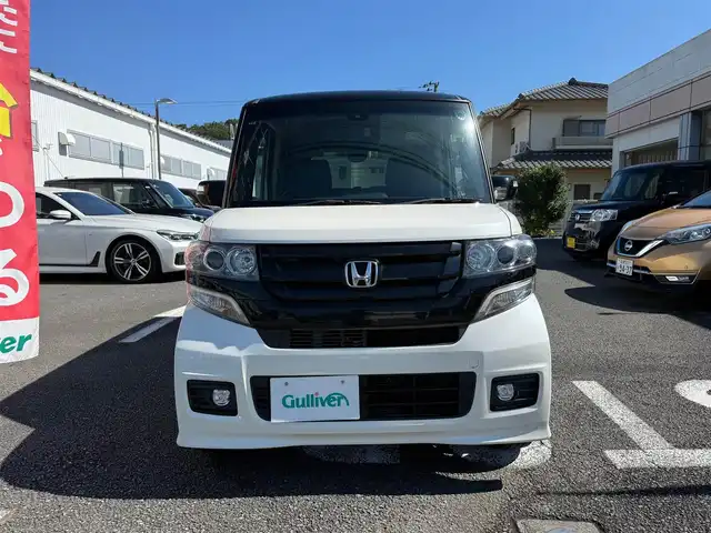 ホンダ Ｎ ＢＯＸ 2トーン カスタム ターボSSパッケージ 静岡県 2016(平28)年 3.2万km プレミアムホワイトパールⅡ 1オーナー・保証書/走行31503キロ（登録時）/シティブレーキアクティブシステム/純正インターナビ・地デジ/バックカメラ/ビルトインETC/Bluetoothオーディオ/ハーフレザーシート/前席シートヒーター/両側パワースライドドア/パドルシフト/クルーズコントロール/スマートキー×2/プッシュスタート/HIDヘッドライト/フォグランプ/ウィンカードアミラー/後席ロールサンシェード/純正15インチアルミホイール/WエアB＋サイドエアB/カーテンエアB/純正ドアバイザー/純正フロアマット/車両取説＋ナビ取説