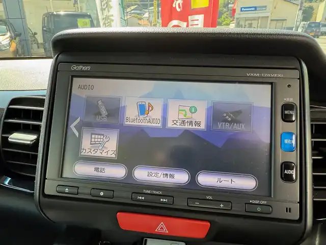 ホンダ Ｎ ＢＯＸ 2トーン カスタム ターボSSパッケージ 静岡県 2016(平28)年 3.2万km プレミアムホワイトパールⅡ 1オーナー・保証書/走行31503キロ（登録時）/シティブレーキアクティブシステム/純正インターナビ・地デジ/バックカメラ/ビルトインETC/Bluetoothオーディオ/ハーフレザーシート/前席シートヒーター/両側パワースライドドア/パドルシフト/クルーズコントロール/スマートキー×2/プッシュスタート/HIDヘッドライト/フォグランプ/ウィンカードアミラー/後席ロールサンシェード/純正15インチアルミホイール/WエアB＋サイドエアB/カーテンエアB/純正ドアバイザー/純正フロアマット/車両取説＋ナビ取説