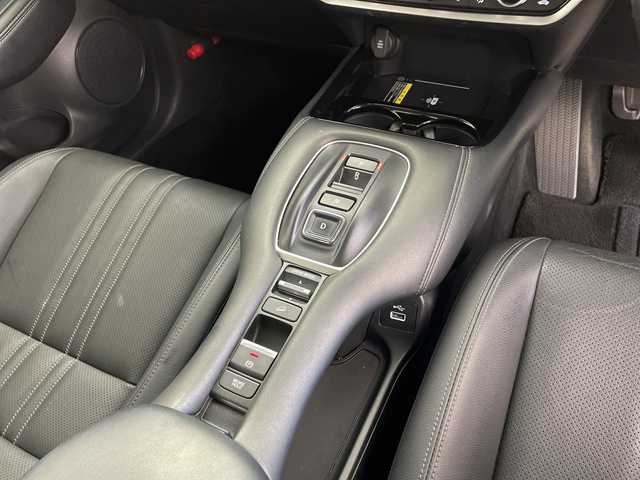 ホンダ ＺＲ－Ｖ ハイブリッド e:HEV Z 鹿児島県 2024(令6)年 3.4万km プラチナホワイトパール 禁煙車/純正ナビ/全方位カメラ/前後ドラレコ/ビルドインETC/BOSEプレミアムサウンド/ホンダセンシング/・衝突軽減ブレーキ/・誤発進抑制機能/・後方誤発進抑制機能/・近距離衝突軽減ブレーキ/・歩行者事故低減ステアリング/・路外逸脱抑制機能/・渋滞追従付アダプティブクルーズコントロール/・トラフィックアラート/・先行車発進のお知らせ/・オートハイビーム/・パーキングセンサー/BSM/ワイヤレス充電/シートヒーター/ステアリングヒーター/電動パーキング/オートホールド/パワーシート/パドルシフト/純正フロアマット/電動リアゲート