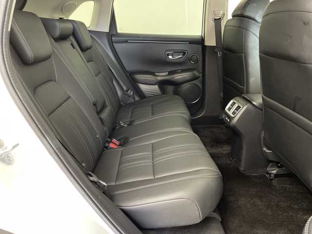 ホンダ ＺＲ－Ｖ ハイブリッド e:HEV Z 鹿児島県 2024(令6)年 3.4万km プラチナホワイトパール 禁煙車/純正ナビ/全方位カメラ/前後ドラレコ/ビルドインETC/BOSEプレミアムサウンド/ホンダセンシング/・衝突軽減ブレーキ/・誤発進抑制機能/・後方誤発進抑制機能/・近距離衝突軽減ブレーキ/・歩行者事故低減ステアリング/・路外逸脱抑制機能/・渋滞追従付アダプティブクルーズコントロール/・トラフィックアラート/・先行車発進のお知らせ/・オートハイビーム/・パーキングセンサー/BSM/ワイヤレス充電/シートヒーター/ステアリングヒーター/電動パーキング/オートホールド/パワーシート/パドルシフト/純正フロアマット/電動リアゲート