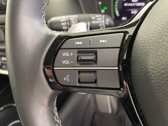 ホンダ ＺＲ－Ｖ ハイブリッド e:HEV Z 鹿児島県 2024(令6)年 3.4万km プラチナホワイトパール 禁煙車/純正ナビ/全方位カメラ/前後ドラレコ/ビルドインETC/BOSEプレミアムサウンド/ホンダセンシング/・衝突軽減ブレーキ/・誤発進抑制機能/・後方誤発進抑制機能/・近距離衝突軽減ブレーキ/・歩行者事故低減ステアリング/・路外逸脱抑制機能/・渋滞追従付アダプティブクルーズコントロール/・トラフィックアラート/・先行車発進のお知らせ/・オートハイビーム/・パーキングセンサー/BSM/ワイヤレス充電/シートヒーター/ステアリングヒーター/電動パーキング/オートホールド/パワーシート/パドルシフト/純正フロアマット/電動リアゲート