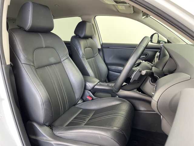 ホンダ ＺＲ－Ｖ ハイブリッド e:HEV Z 鹿児島県 2024(令6)年 3.4万km プラチナホワイトパール 禁煙車/純正ナビ/全方位カメラ/前後ドラレコ/ビルドインETC/BOSEプレミアムサウンド/ホンダセンシング/・衝突軽減ブレーキ/・誤発進抑制機能/・後方誤発進抑制機能/・近距離衝突軽減ブレーキ/・歩行者事故低減ステアリング/・路外逸脱抑制機能/・渋滞追従付アダプティブクルーズコントロール/・トラフィックアラート/・先行車発進のお知らせ/・オートハイビーム/・パーキングセンサー/BSM/ワイヤレス充電/シートヒーター/ステアリングヒーター/電動パーキング/オートホールド/パワーシート/パドルシフト/純正フロアマット/電動リアゲート