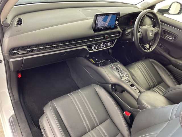 ホンダ ＺＲ－Ｖ ハイブリッド e:HEV Z 鹿児島県 2024(令6)年 3.4万km プラチナホワイトパール 禁煙車/純正ナビ/全方位カメラ/前後ドラレコ/ビルドインETC/BOSEプレミアムサウンド/ホンダセンシング/・衝突軽減ブレーキ/・誤発進抑制機能/・後方誤発進抑制機能/・近距離衝突軽減ブレーキ/・歩行者事故低減ステアリング/・路外逸脱抑制機能/・渋滞追従付アダプティブクルーズコントロール/・トラフィックアラート/・先行車発進のお知らせ/・オートハイビーム/・パーキングセンサー/BSM/ワイヤレス充電/シートヒーター/ステアリングヒーター/電動パーキング/オートホールド/パワーシート/パドルシフト/純正フロアマット/電動リアゲート