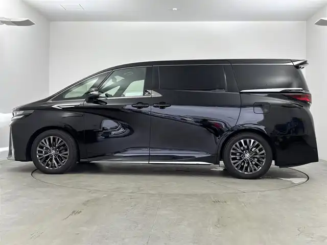 トヨタ ヴェルファイア ハイブリット Z プレミア 愛知県 2023(令5)年 1.6万km ブラック 純正14型ナビ（フルセグ、Bluetooth、AppleCarplay、HDMI）/純正13型フリップダウンモニター/全方位カメラ/サンルーフ/トヨタチームメイト/HUD/BSM/ユニバーサルステップ/100V電源/Qi充電/両側パワスラドア/パワーシート（D+N）/パワーバックドア/シートヒーター、エアシート（D+N)/ハンドルヒーター/パーキングアシスト/デジタルインナーミラー/ACC/前後ドラレコ/ETC2.0/衝突軽減ブレーキ/レーンキープアシスト/オートハイビーム/スマートキー/LEDヘッドライト/純正19インチAW/純正フロアマット