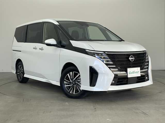 日産 セレナ e－パワー ハイウェイスター V 兵庫県 2025(令7)年 0.1千km プリズムホワイト ・登録済未使用車/・ヘッドランプ オートレベライザー/・アダプティブLEDヘッドライトシステム/・インテリジェントアラウンドビューモニター（移動物 検知機能付）/・インテリジェント ルームミラー/・アドバンスドドライブアシストディスプレイ/・統合型インターフェースディスプレイ/・ワイヤレス充電器/・車載通信ユニット/・ETC2.0ユニット（ビルトインタイプ）/・ドライブレコーダー（前後セット）/・プロパイロット（ナビリンク機能付）+プロパイロット緊急停止支援システム（SOSコール機能付）+SOSコール/・BSM/・純正12.3型ナビ＆フルセグ＆BT＆USB＆HDMI/・フロント、リアソナー/・両側パワースライドドア/・ハンズフリーパワースライドドア/・ステアリングリモコン/・オートホールド/・電子パーキング/・スマートキー/・スペアキー/・プッシュスタート/・純正１６インチアルミホイール/・エマージェンシーブレーキ/・ハンドル支援機能/・ふらつき警報/・先行車発進お知らせ/・標識検知機能/・後側方車両検知警報/・後側方衝突防止支援