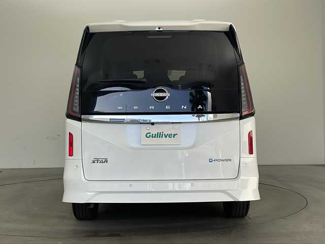 日産 セレナ e－パワー ハイウェイスター V 兵庫県 2025(令7)年 0.1千km プリズムホワイト ・登録済未使用車/・ヘッドランプ オートレベライザー/・アダプティブLEDヘッドライトシステム/・インテリジェントアラウンドビューモニター（移動物 検知機能付）/・インテリジェント ルームミラー/・アドバンスドドライブアシストディスプレイ/・統合型インターフェースディスプレイ/・ワイヤレス充電器/・車載通信ユニット/・ETC2.0ユニット（ビルトインタイプ）/・ドライブレコーダー（前後セット）/・プロパイロット（ナビリンク機能付）+プロパイロット緊急停止支援システム（SOSコール機能付）+SOSコール/・BSM/・純正12.3型ナビ＆フルセグ＆BT＆USB＆HDMI/・フロント、リアソナー/・両側パワースライドドア/・ハンズフリーパワースライドドア/・ステアリングリモコン/・オートホールド/・電子パーキング/・スマートキー/・スペアキー/・プッシュスタート/・純正１６インチアルミホイール/・エマージェンシーブレーキ/・ハンドル支援機能/・ふらつき警報/・先行車発進お知らせ/・標識検知機能/・後側方車両検知警報/・後側方衝突防止支援