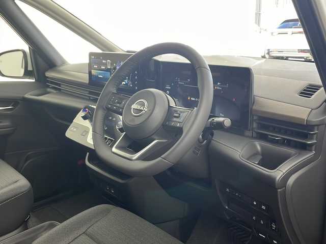 日産 セレナ e－パワー ハイウェイスター V 兵庫県 2025(令7)年 0.1千km プリズムホワイト ・登録済未使用車/・ヘッドランプ オートレベライザー/・アダプティブLEDヘッドライトシステム/・インテリジェントアラウンドビューモニター（移動物 検知機能付）/・インテリジェント ルームミラー/・アドバンスドドライブアシストディスプレイ/・統合型インターフェースディスプレイ/・ワイヤレス充電器/・車載通信ユニット/・ETC2.0ユニット（ビルトインタイプ）/・ドライブレコーダー（前後セット）/・プロパイロット（ナビリンク機能付）+プロパイロット緊急停止支援システム（SOSコール機能付）+SOSコール/・BSM/・純正12.3型ナビ＆フルセグ＆BT＆USB＆HDMI/・フロント、リアソナー/・両側パワースライドドア/・ハンズフリーパワースライドドア/・ステアリングリモコン/・オートホールド/・電子パーキング/・スマートキー/・スペアキー/・プッシュスタート/・純正１６インチアルミホイール/・エマージェンシーブレーキ/・ハンドル支援機能/・ふらつき警報/・先行車発進お知らせ/・標識検知機能/・後側方車両検知警報/・後側方衝突防止支援