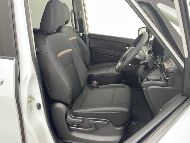 日産 セレナ e－パワー ハイウェイスター V 兵庫県 2025(令7)年 0.1千km プリズムホワイト ・登録済未使用車/・ヘッドランプ オートレベライザー/・アダプティブLEDヘッドライトシステム/・インテリジェントアラウンドビューモニター（移動物 検知機能付）/・インテリジェント ルームミラー/・アドバンスドドライブアシストディスプレイ/・統合型インターフェースディスプレイ/・ワイヤレス充電器/・車載通信ユニット/・ETC2.0ユニット（ビルトインタイプ）/・ドライブレコーダー（前後セット）/・プロパイロット（ナビリンク機能付）+プロパイロット緊急停止支援システム（SOSコール機能付）+SOSコール/・BSM/・純正12.3型ナビ＆フルセグ＆BT＆USB＆HDMI/・フロント、リアソナー/・両側パワースライドドア/・ハンズフリーパワースライドドア/・ステアリングリモコン/・オートホールド/・電子パーキング/・スマートキー/・スペアキー/・プッシュスタート/・純正１６インチアルミホイール/・エマージェンシーブレーキ/・ハンドル支援機能/・ふらつき警報/・先行車発進お知らせ/・標識検知機能/・後側方車両検知警報/・後側方衝突防止支援