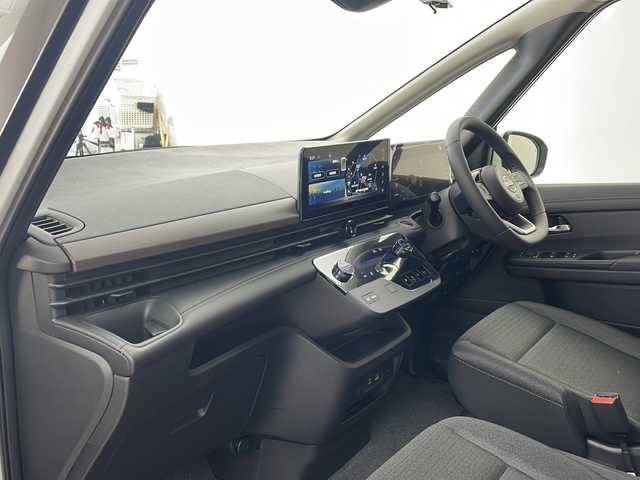 日産 セレナ e－パワー ハイウェイスター V 兵庫県 2025(令7)年 0.1千km プリズムホワイト ・登録済未使用車/・ヘッドランプ オートレベライザー/・アダプティブLEDヘッドライトシステム/・インテリジェントアラウンドビューモニター（移動物 検知機能付）/・インテリジェント ルームミラー/・アドバンスドドライブアシストディスプレイ/・統合型インターフェースディスプレイ/・ワイヤレス充電器/・車載通信ユニット/・ETC2.0ユニット（ビルトインタイプ）/・ドライブレコーダー（前後セット）/・プロパイロット（ナビリンク機能付）+プロパイロット緊急停止支援システム（SOSコール機能付）+SOSコール/・BSM/・純正12.3型ナビ＆フルセグ＆BT＆USB＆HDMI/・フロント、リアソナー/・両側パワースライドドア/・ハンズフリーパワースライドドア/・ステアリングリモコン/・オートホールド/・電子パーキング/・スマートキー/・スペアキー/・プッシュスタート/・純正１６インチアルミホイール/・エマージェンシーブレーキ/・ハンドル支援機能/・ふらつき警報/・先行車発進お知らせ/・標識検知機能/・後側方車両検知警報/・後側方衝突防止支援