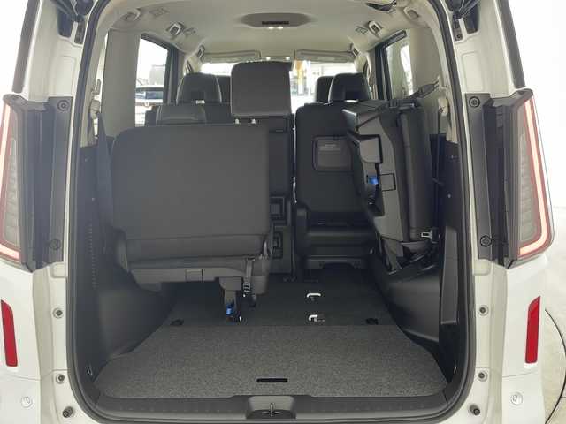 日産 セレナ e－パワー ハイウェイスター V 兵庫県 2025(令7)年 0.1千km プリズムホワイト ・登録済未使用車/・ヘッドランプ オートレベライザー/・アダプティブLEDヘッドライトシステム/・インテリジェントアラウンドビューモニター（移動物 検知機能付）/・インテリジェント ルームミラー/・アドバンスドドライブアシストディスプレイ/・統合型インターフェースディスプレイ/・ワイヤレス充電器/・車載通信ユニット/・ETC2.0ユニット（ビルトインタイプ）/・ドライブレコーダー（前後セット）/・プロパイロット（ナビリンク機能付）+プロパイロット緊急停止支援システム（SOSコール機能付）+SOSコール/・BSM/・純正12.3型ナビ＆フルセグ＆BT＆USB＆HDMI/・フロント、リアソナー/・両側パワースライドドア/・ハンズフリーパワースライドドア/・ステアリングリモコン/・オートホールド/・電子パーキング/・スマートキー/・スペアキー/・プッシュスタート/・純正１６インチアルミホイール/・エマージェンシーブレーキ/・ハンドル支援機能/・ふらつき警報/・先行車発進お知らせ/・標識検知機能/・後側方車両検知警報/・後側方衝突防止支援