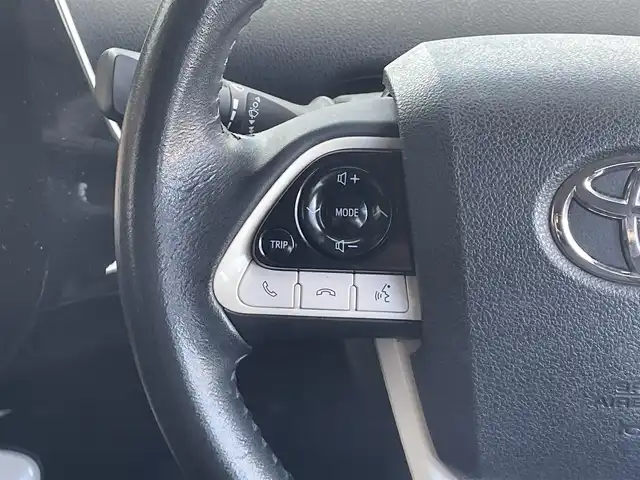 トヨタ プリウス S 埼玉県 2016(平28)年 14.6万km アティチュードブラックマイカ (株)IDOMが運営する【じしゃロン川越店】の自社ローン専用車両になります。こちらは現金またはオートローンご利用時の価格です。自社ローンご希望の方は別途その旨お申付け下さい/社外９インチナビ/Ｂカメラ/フルセグ/Ｂｌｕｅｔｏｏｔｈ/プリクラッシュセーフティ/レーダークルーズコントロール/レーンキープアシスト/オートハイビーム/ＬＥＤ/フォグライト/車高調/ＥＴＣ/スマートキー/プッシュスタート