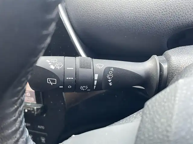 トヨタ プリウス S 埼玉県 2016(平28)年 14.6万km アティチュードブラックマイカ (株)IDOMが運営する【じしゃロン川越店】の自社ローン専用車両になります。こちらは現金またはオートローンご利用時の価格です。自社ローンご希望の方は別途その旨お申付け下さい/社外９インチナビ/Ｂカメラ/フルセグ/Ｂｌｕｅｔｏｏｔｈ/プリクラッシュセーフティ/レーダークルーズコントロール/レーンキープアシスト/オートハイビーム/ＬＥＤ/フォグライト/車高調/ＥＴＣ/スマートキー/プッシュスタート