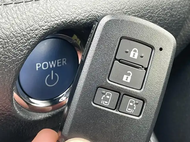 トヨタ シエンタ ハイブリッド G クエロ 千葉県 2019(平31)年 4.7万km ホワイトパールクリスタルシャイン 衝突軽減ブレーキ/全方位カメラ/両側パワースライドドア/純正９インチナビ/フルセグＴＶ/Ｂｌｕｅｔｏｏｔｈ/ＥＴＣ/ＬＥＤヘッドライト/オートライト/プッシュスタート/スマートキー