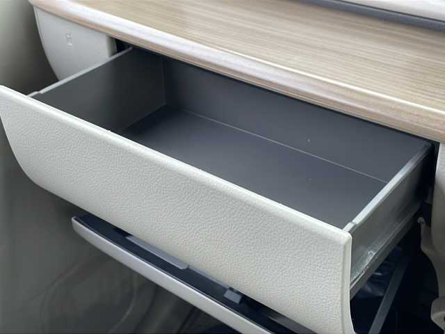 スズキ ラパン S 道北・旭川 2018(平30)年 3.7万km シフォンアイボリーメタリック /4WD//禁煙車//ワンオーナー//純正メモリナビ//CD/DVD/SD/MSV/USB/BT/フルセグ//全方位カメラ//衝突軽減ブレーキ//アイドリングストップ//横滑り防止//シートヒーター//ミラーヒーター//オートライト//HIDヘッドライト//プッシュスタート//純正フロアマット//純正ホイール付き冬タイヤ積み込み