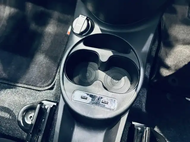 フィアット ５００ 1．2 ポップ 大阪府 2020(令2)年 4.6万km ボサノバホワイト 純正ディスプレイオーディオ/applecarplay/純正フロアマット/USB/Bluetooth/ハーフレザー/リモコンキー/14インチホイール/アイドリングストップ/盗難防止