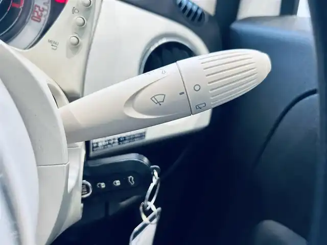 フィアット ５００ 1．2 ポップ 大阪府 2020(令2)年 4.6万km ボサノバホワイト 純正ディスプレイオーディオ/applecarplay/純正フロアマット/USB/Bluetooth/ハーフレザー/リモコンキー/14インチホイール/アイドリングストップ/盗難防止