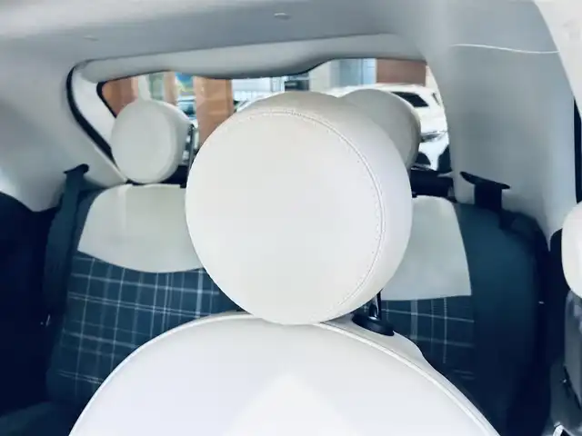 フィアット ５００ 1．2 ポップ 大阪府 2020(令2)年 4.6万km ボサノバホワイト 純正ディスプレイオーディオ/applecarplay/純正フロアマット/USB/Bluetooth/ハーフレザー/リモコンキー/14インチホイール/アイドリングストップ/盗難防止