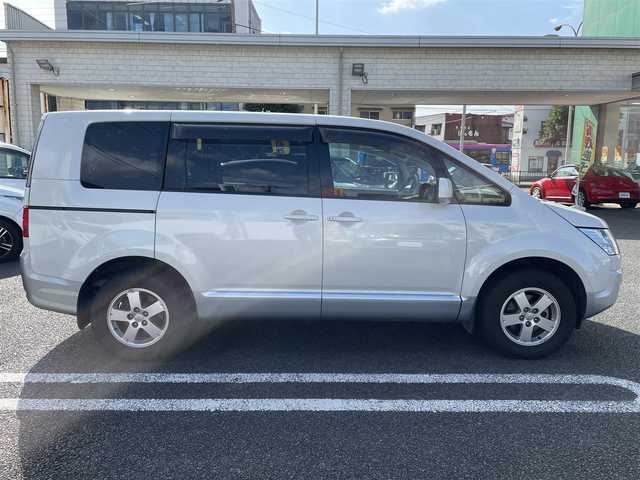 三菱 デリカＤ：５ エクシードⅡ 大分県 2010(平22)年 8.9万km ウォームホワイトパール 〇ワンオーナー/〇ETC/〇片側パワースライドドア/〇スマートキー/〇フロアマット/〇木目調パネル/〇社外デジタルインナーミラー/〇電動格納ミラー/〇保証書/〇取扱説明書