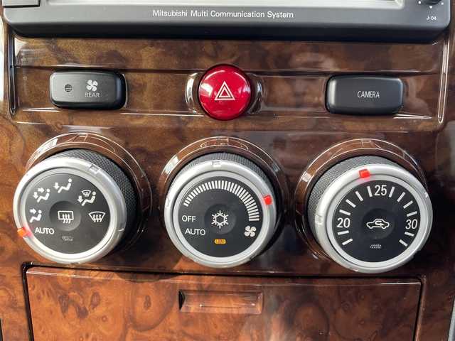 三菱 デリカＤ：５ エクシードⅡ 大分県 2010(平22)年 8.9万km ウォームホワイトパール 〇ワンオーナー/〇ETC/〇片側パワースライドドア/〇スマートキー/〇フロアマット/〇木目調パネル/〇社外デジタルインナーミラー/〇電動格納ミラー/〇保証書/〇取扱説明書