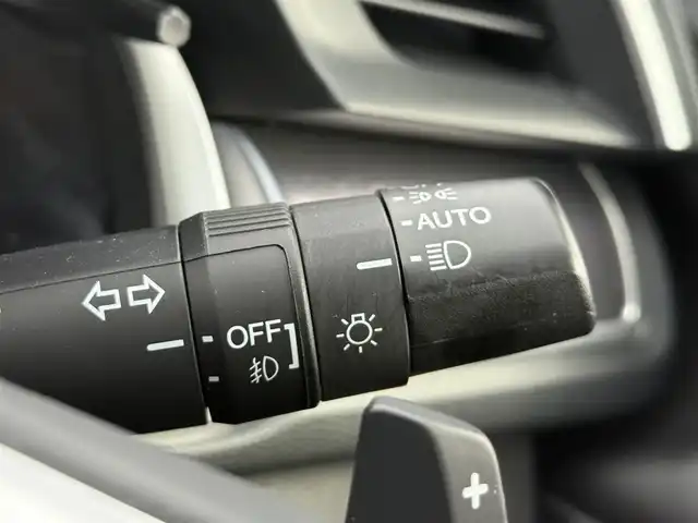 ホンダ シビック セダン ホンダセンシング 愛知県 2017(平29)年 4.3万km ホワイトオーキッドパール 純正ナビ（フルセグ、CD、DVD、Bluetooth）/ＥＴＣ/Ｂカメラ/ＡＣＣ/ドラレコ前/衝突軽減ブレーキ/レーンキープアシスト/シートヒーター/本革シート/パワーシート/オートハイビーム/ＬＥＤライト/スマートキー/純正フロアマット/純正17インチAW/フォグライト