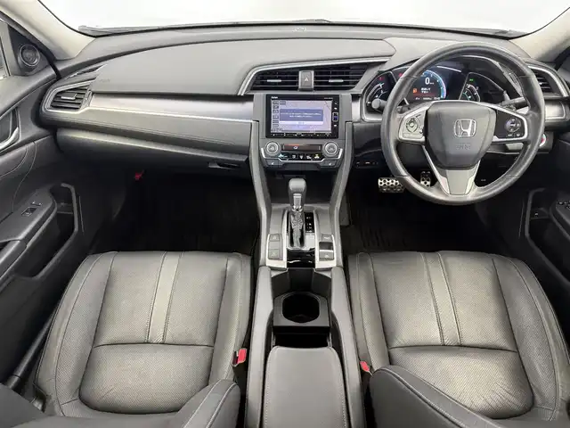 ホンダ シビック セダン ホンダセンシング 愛知県 2017(平29)年 4.3万km ホワイトオーキッドパール 純正ナビ（フルセグ、CD、DVD、Bluetooth）/ＥＴＣ/Ｂカメラ/ＡＣＣ/ドラレコ前/衝突軽減ブレーキ/レーンキープアシスト/シートヒーター/本革シート/パワーシート/オートハイビーム/ＬＥＤライト/スマートキー/純正フロアマット/純正17インチAW/フォグライト