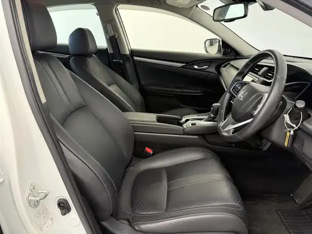 ホンダ シビック セダン ホンダセンシング 愛知県 2017(平29)年 4.3万km ホワイトオーキッドパール 純正ナビ（フルセグ、CD、DVD、Bluetooth）/ＥＴＣ/Ｂカメラ/ＡＣＣ/ドラレコ前/衝突軽減ブレーキ/レーンキープアシスト/シートヒーター/本革シート/パワーシート/オートハイビーム/ＬＥＤライト/スマートキー/純正フロアマット/純正17インチAW/フォグライト