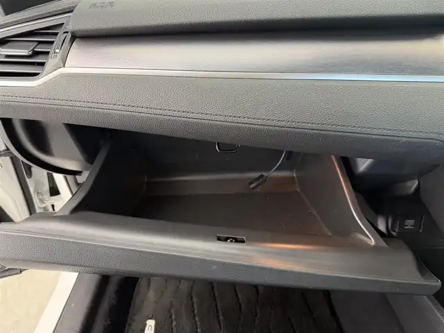 ホンダ シビック セダン ホンダセンシング 愛知県 2017(平29)年 4.3万km ホワイトオーキッドパール 純正ナビ（フルセグ、CD、DVD、Bluetooth）/ＥＴＣ/Ｂカメラ/ＡＣＣ/ドラレコ前/衝突軽減ブレーキ/レーンキープアシスト/シートヒーター/本革シート/パワーシート/オートハイビーム/ＬＥＤライト/スマートキー/純正フロアマット/純正17インチAW/フォグライト