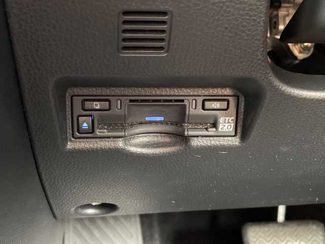 トヨタ ノア S－G 愛知県 2022(令4)年 3万km ホワイトパールクリスタルシャイン トヨタセーフティセンス/純正10.5型ディスプレイオーディオナビ/フリップダウンモニター/両側パワースライドドア/バックカメラ/レーダークルーズコントロール/シートヒーター/コーナーセンサー/純正アルミホイール/ETC2.0/ブラインドスポットモニター/LEDヘッドライト/リアオートエアコン/レーンキープアシスト/衝突軽減システム/フルセグ/CD DVD/Bluetooth/ドライブレコーダー/ステアリングスイッチ/スマートキー/プッシュスタート