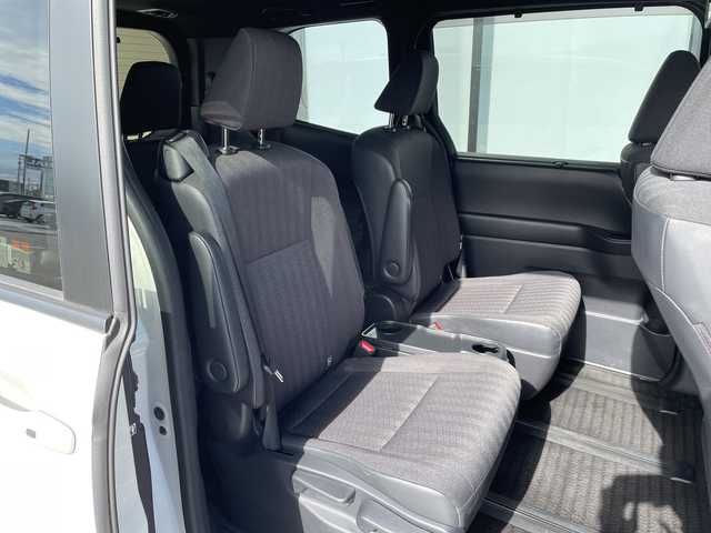 トヨタ ノア S－G 愛知県 2022(令4)年 3万km ホワイトパールクリスタルシャイン トヨタセーフティセンス/純正10.5型ディスプレイオーディオナビ/フリップダウンモニター/両側パワースライドドア/バックカメラ/レーダークルーズコントロール/シートヒーター/コーナーセンサー/純正アルミホイール/ETC2.0/ブラインドスポットモニター/LEDヘッドライト/リアオートエアコン/レーンキープアシスト/衝突軽減システム/フルセグ/CD DVD/Bluetooth/ドライブレコーダー/ステアリングスイッチ/スマートキー/プッシュスタート