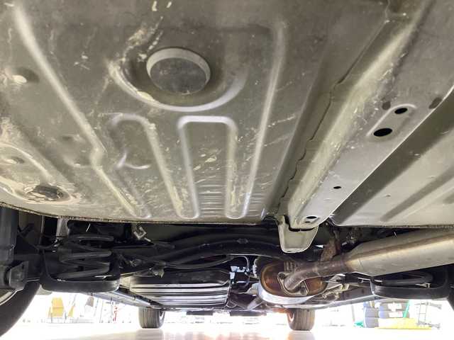 トヨタ エスクァイア ハイブリッド Gi 岐阜県 2019(平31)年 6万km ブラック 純正９インチナビ(NSZT-Y68T)　/フルセグTV　/Bluetooth/両側パワースライドドア　/クルーズコントロール　/シートヒーター　/純正フロアマット　/純正アルミホイール　/セーフティセンス　/オートライト　/ＬＥＤヘッドライト　/スマートキー/オートライト/バックカメラ/ビルトインETC/WAC/シートヒーター/ハンドルヒーター/エンジンスタートボタン/USB入力端子/パワーステアリング/パワーウィンドウ