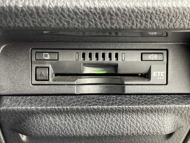 トヨタ エスクァイア ハイブリッド Gi 岐阜県 2019(平31)年 6万km ブラック 純正９インチナビ(NSZT-Y68T)　/フルセグTV　/Bluetooth/両側パワースライドドア　/クルーズコントロール　/シートヒーター　/純正フロアマット　/純正アルミホイール　/セーフティセンス　/オートライト　/ＬＥＤヘッドライト　/スマートキー/オートライト/バックカメラ/ビルトインETC/WAC/シートヒーター/ハンドルヒーター/エンジンスタートボタン/USB入力端子/パワーステアリング/パワーウィンドウ