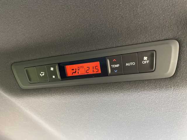 トヨタ エスクァイア ハイブリッド Gi 岐阜県 2019(平31)年 6万km ブラック 純正９インチナビ(NSZT-Y68T)　/フルセグTV　/Bluetooth/両側パワースライドドア　/クルーズコントロール　/シートヒーター　/純正フロアマット　/純正アルミホイール　/セーフティセンス　/オートライト　/ＬＥＤヘッドライト　/スマートキー/オートライト/バックカメラ/ビルトインETC/WAC/シートヒーター/ハンドルヒーター/エンジンスタートボタン/USB入力端子/パワーステアリング/パワーウィンドウ