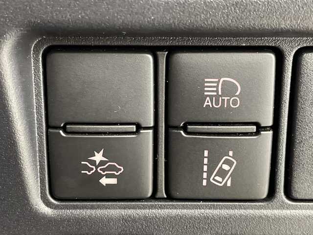 トヨタ エスクァイア ハイブリッド Gi 岐阜県 2019(平31)年 6万km ブラック 純正９インチナビ(NSZT-Y68T)　/フルセグTV　/Bluetooth/両側パワースライドドア　/クルーズコントロール　/シートヒーター　/純正フロアマット　/純正アルミホイール　/セーフティセンス　/オートライト　/ＬＥＤヘッドライト　/スマートキー/オートライト/バックカメラ/ビルトインETC/WAC/シートヒーター/ハンドルヒーター/エンジンスタートボタン/USB入力端子/パワーステアリング/パワーウィンドウ