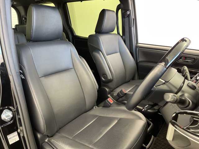 トヨタ エスクァイア ハイブリッド Gi 岐阜県 2019(平31)年 6万km ブラック 純正９インチナビ(NSZT-Y68T)　/フルセグTV　/Bluetooth/両側パワースライドドア　/クルーズコントロール　/シートヒーター　/純正フロアマット　/純正アルミホイール　/セーフティセンス　/オートライト　/ＬＥＤヘッドライト　/スマートキー/オートライト/バックカメラ/ビルトインETC/WAC/シートヒーター/ハンドルヒーター/エンジンスタートボタン/USB入力端子/パワーステアリング/パワーウィンドウ