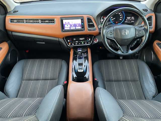 ホンダ ヴェゼル ハイブリッド Z ホンダセンシング 新潟県 2016(平28)年 9.1万km ルーセブラックM 4WD/純正SDナビ(VXM-164VFi)/CD/DVD/BT/フルセグテレビ/バックカメラ/ETC/衝突被害軽減ブレーキ/レーンキープアシスト/レーダークルーズコントロール/半革シート/シートヒーター/パドルシフト/ステアリングスイッチ/スマートキー/プッシュスタート/LEDヘッドライト/オートライト/フォグランプ/純正17インチアルミホイール