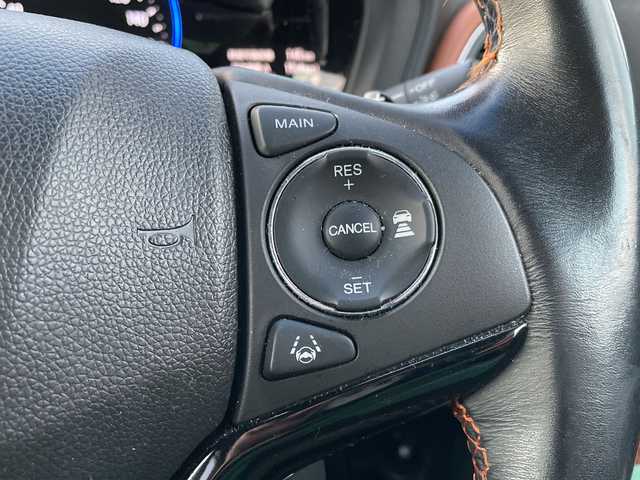 ホンダ ヴェゼル ハイブリッド Z ホンダセンシング 新潟県 2016(平28)年 9.1万km ルーセブラックM 4WD/純正SDナビ(VXM-164VFi)/CD/DVD/BT/フルセグテレビ/バックカメラ/ETC/衝突被害軽減ブレーキ/レーンキープアシスト/レーダークルーズコントロール/半革シート/シートヒーター/パドルシフト/ステアリングスイッチ/スマートキー/プッシュスタート/LEDヘッドライト/オートライト/フォグランプ/純正17インチアルミホイール