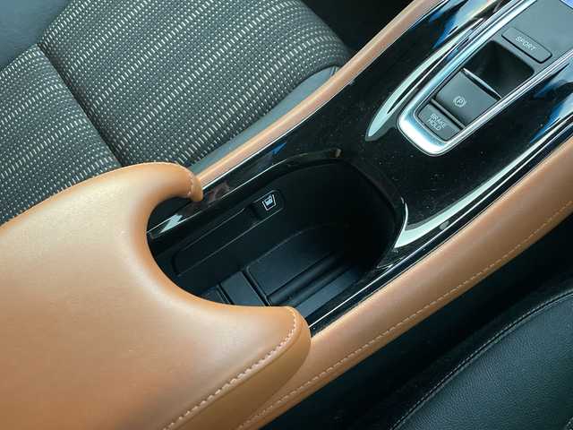 ホンダ ヴェゼル ハイブリッド Z ホンダセンシング 新潟県 2016(平28)年 9.1万km ルーセブラックM 4WD/純正SDナビ(VXM-164VFi)/CD/DVD/BT/フルセグテレビ/バックカメラ/ETC/衝突被害軽減ブレーキ/レーンキープアシスト/レーダークルーズコントロール/半革シート/シートヒーター/パドルシフト/ステアリングスイッチ/スマートキー/プッシュスタート/LEDヘッドライト/オートライト/フォグランプ/純正17インチアルミホイール