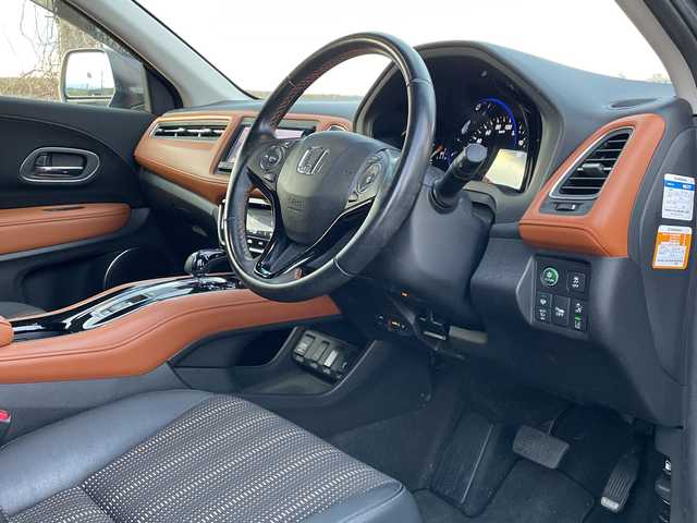 ホンダ ヴェゼル ハイブリッド Z ホンダセンシング 新潟県 2016(平28)年 9.1万km ルーセブラックM 4WD/純正SDナビ(VXM-164VFi)/CD/DVD/BT/フルセグテレビ/バックカメラ/ETC/衝突被害軽減ブレーキ/レーンキープアシスト/レーダークルーズコントロール/半革シート/シートヒーター/パドルシフト/ステアリングスイッチ/スマートキー/プッシュスタート/LEDヘッドライト/オートライト/フォグランプ/純正17インチアルミホイール